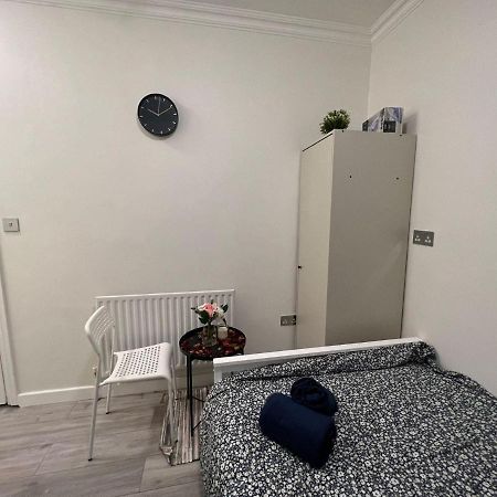 Lovely Apartment Close To Acton Central Station Londres Extérieur photo