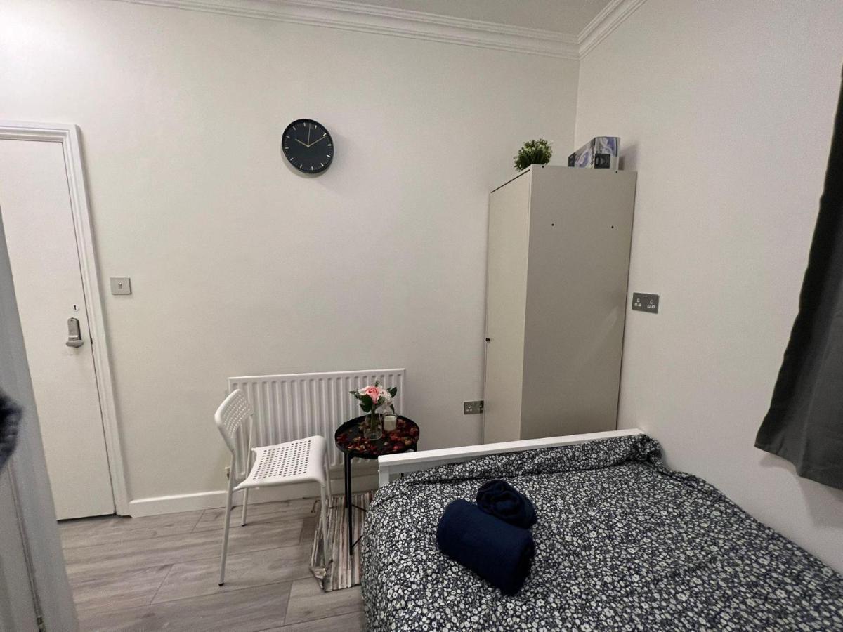Lovely Apartment Close To Acton Central Station Londres Extérieur photo